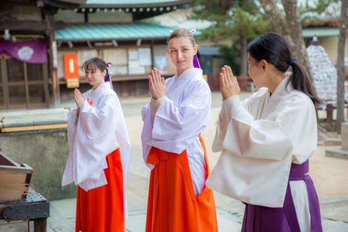 be-a-shrine-maiden-for-a-day